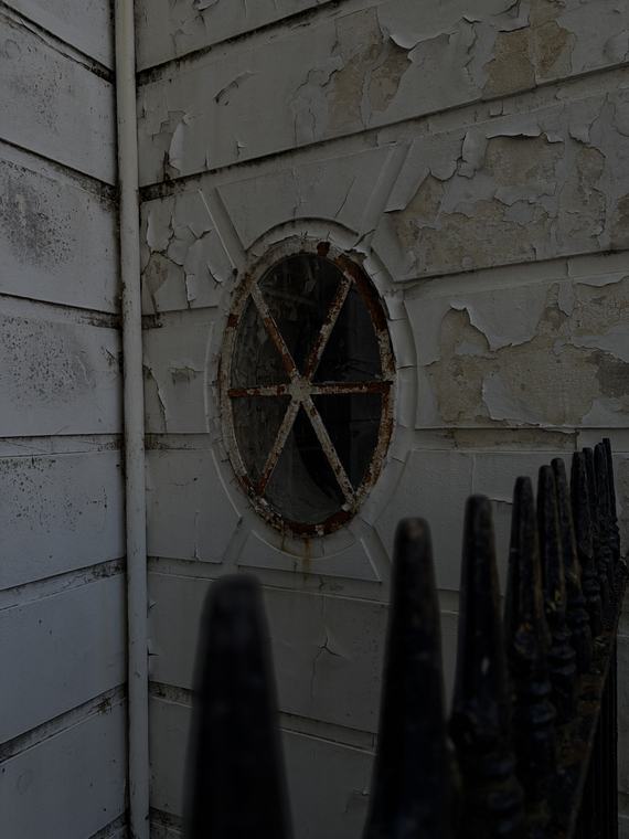 Peeling paint, and an iron ring