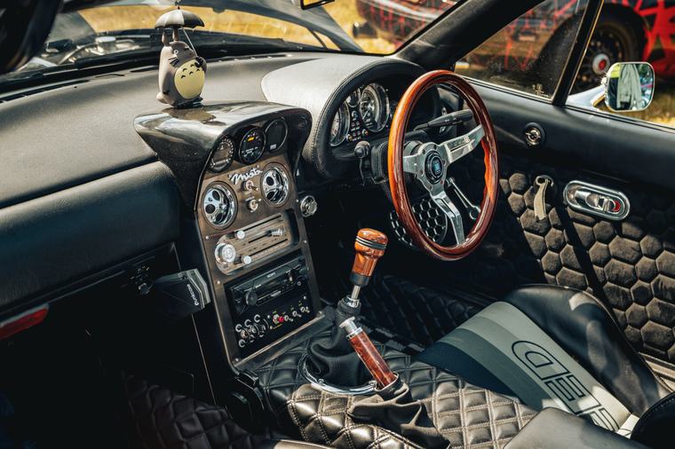 Wood rim, quilted seats