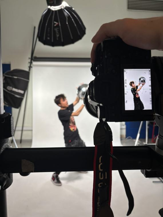 Photographing in the gallery